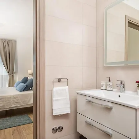 Teza, Amazing View Willa *