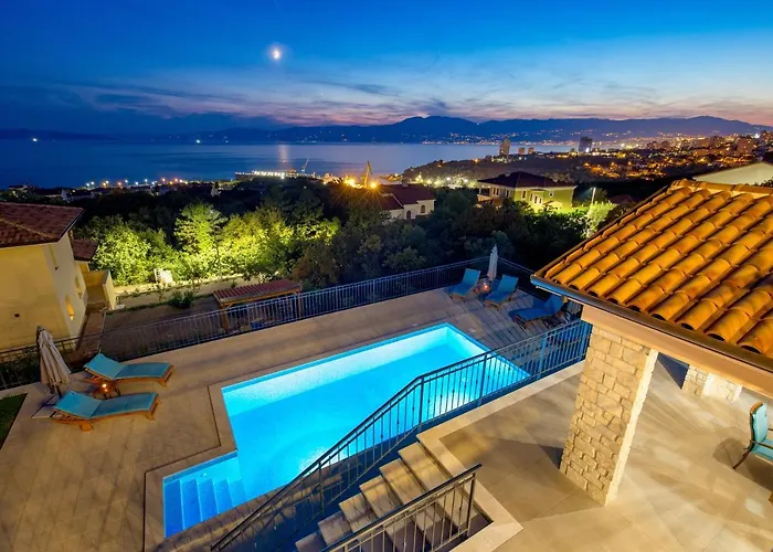 Teza, Amazing View Vila Glavani