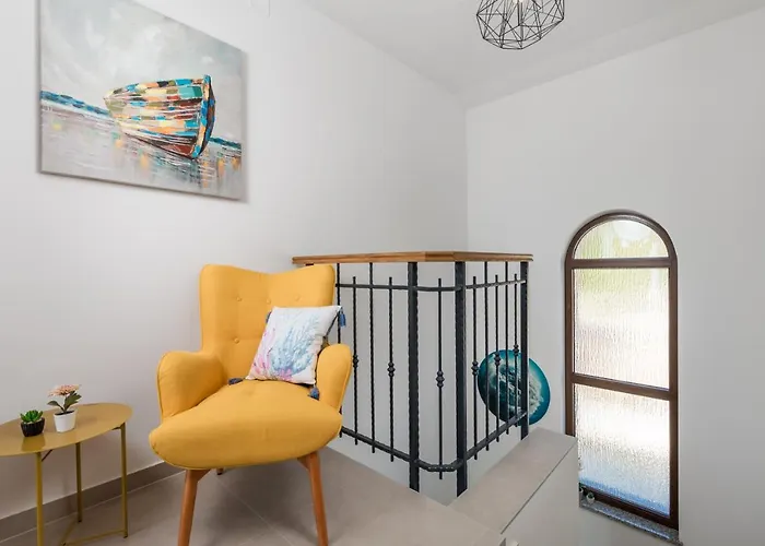 Teza, Amazing View Glavani