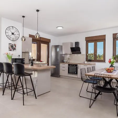 Βίλα Teza, Amazing View Glavani