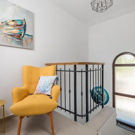 Teza, Amazing View Glavani